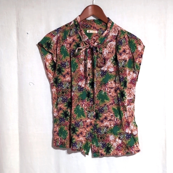 tulle Green Peach Cap Sleeve Button Up Tie Neck Blouse Size Medium - Picture 1 of 5